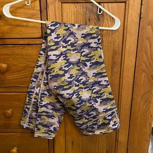 Fabletics purple/green camo set. Size small.